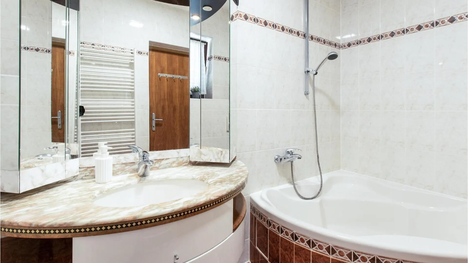 Gorgeous Home In Zadar With Heated Swimming Pool 度假居